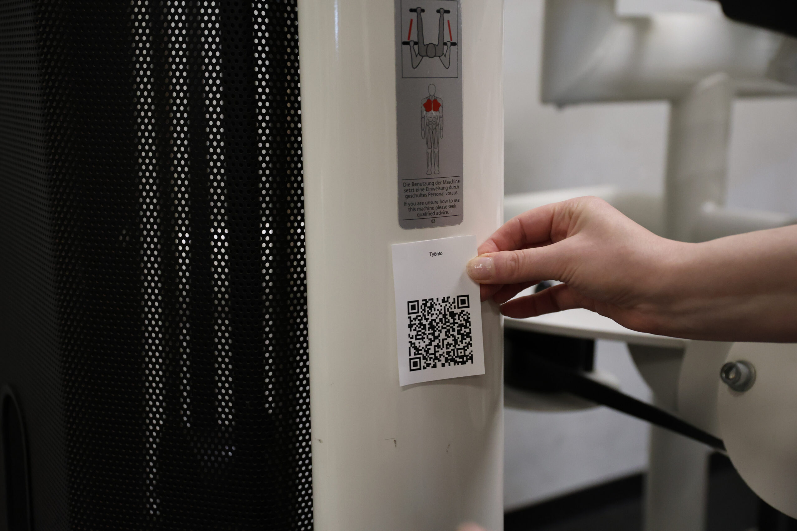 Kuntosalilaitteiden käyttöön nyt opastusvideot QR-koodeilla