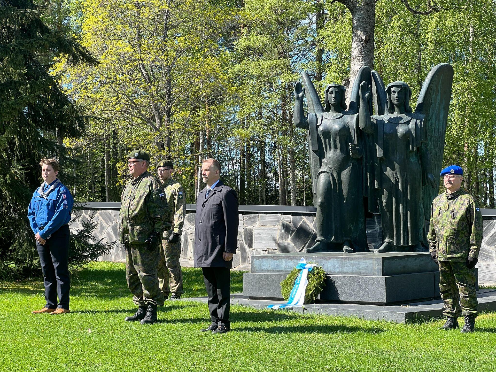 Kaatuneiden muistopäivää vietettiin sunnuntaina 17.5.2026